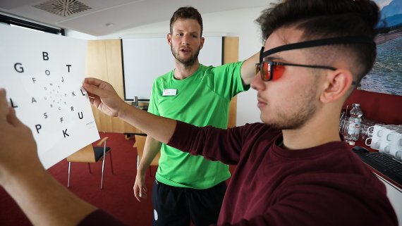 Neuroathletik-Coach Pieter Grimm mit eSport-Profi Burhan BNY Yerli. Neuroathletik-Coach Pieter Grimm mit eSport-Profi Burhan BNY Yerli.