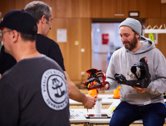 Product comparison snowboard binding at the ISPO Award Jury Meeting 2020