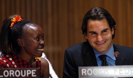 Acknowledged sports official: Tegla Loroupe in her function as UN ambassador in conversation with Roger Federer.