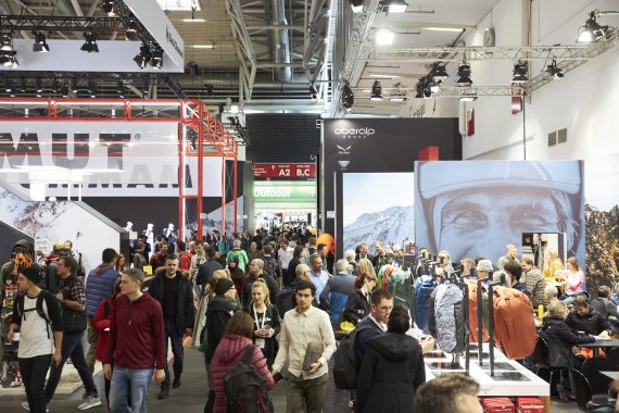 Volle Hallen mit vielen Besuchern am ersten Tag der ISPO Munich 2020