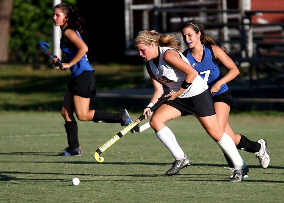 Sportarten wie Hockey machen Kinder körperlich und mental fit. Sportarten wie Hockey machen Kinder körperlich und mental fit.