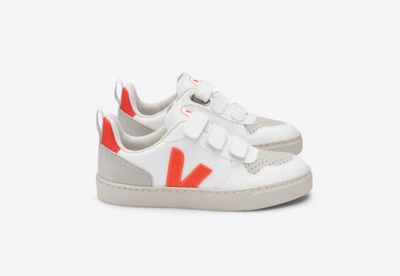 Veja children's shoes are made of C.W.L.: a cotton fabric coated with 50% corn and 50% P.U. Veja children's shoes are made of C.W.L.: a cotton fabric coated with 50% corn and 50% P.U.