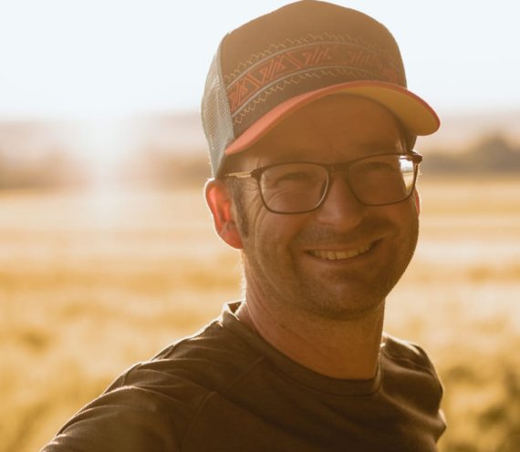 Ungewöhnliche Kundenaktivierung: Frank Hirt von X-Sport in Kastellaun animierte Familien über Facebook, einen von ihm bestückten Limonadenbaum im Hunsrück zu suchen – und Kindern damit Spaß am Wandern zu vermitteln. Ungewöhnliche Kundenaktivierung: Frank Hirt von X-Sport in Kastellaun animierte Familien über Facebook, einen von ihm bestückten Limonadenbaum im Hunsrück zu suchen – und Kindern damit Spaß am Wandern zu vermitteln.