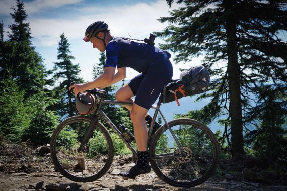 Über Stock und Stein: Mit einem Gravelbike kein Problem.