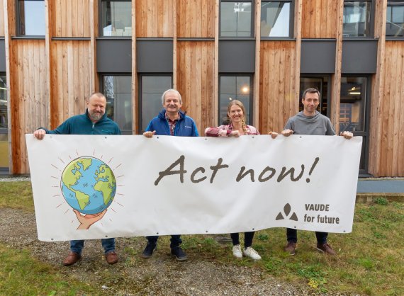 Die Vaude-Geschäftsführung (von li. n. r.): Erwin Gutensohn (Leitung Finanzen), Jan Lorch (Leitung Vertrieb, CSR & Logistik), Antje von Dewitz (Geschäftsführerin) und Uwe Gottschalk (Leitung Produkte)