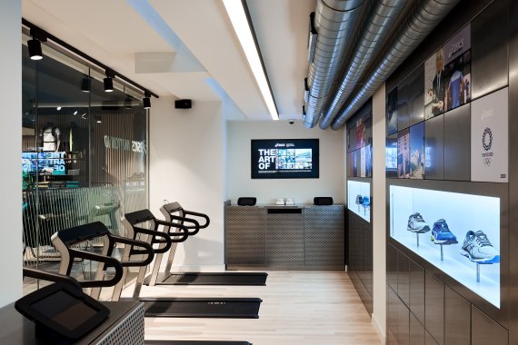 Motesque’s in-store solution “Motion ID” to find the perfect shoe Motesque’s in-store solution “Motion ID” to find the perfect shoe