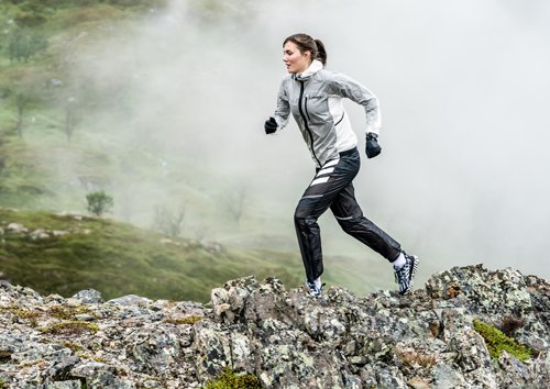 adidas TERREX AGRAVIC WINDWEAVE PRO INSULATION JACKET Leichtigkeit und Schutz adidas TERREX AGRAVIC WINDWEAVE PRO INSULATION JACKET Leichtigkeit und Schutz