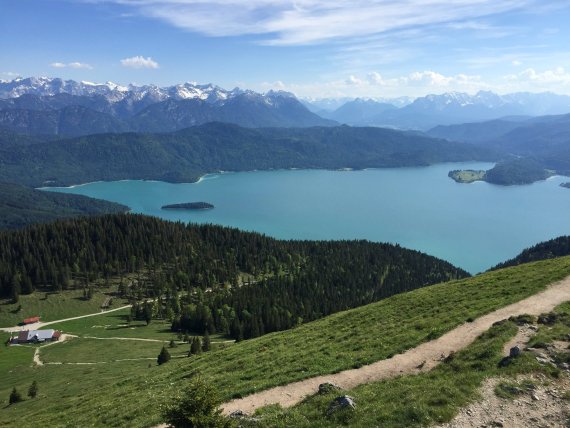 Im Sommer kann man nach einer anstrengenden Wandertour eine Abkühlung im kalten Bergsee machen.