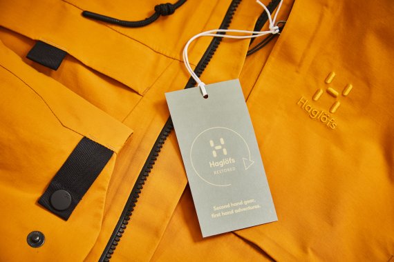 Recycle Siegel auf der Kleidung von Haglöfs Recycle Siegel auf der Kleidung von Haglöfs