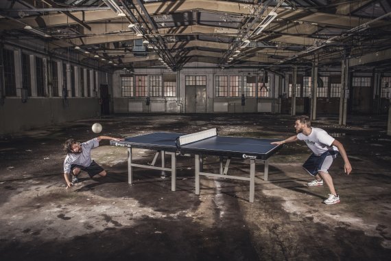 Headis: Eine Mischung aus Tischtennis und Kopfbällen Headis: Eine Mischung aus Tischtennis und Kopfbällen