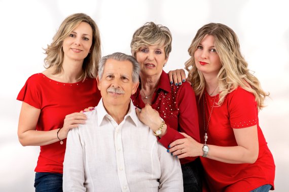 Die Familie hinter der Marke Sagester Die Familie hinter der Marke Sagester