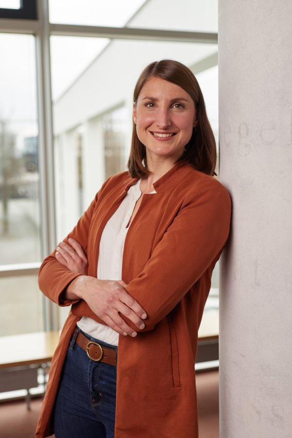 Lena Haushofer Lena Haushofer