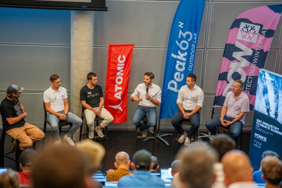 Diskussion auf der Bühne des Atomic Ski Climate Summit by Atomic