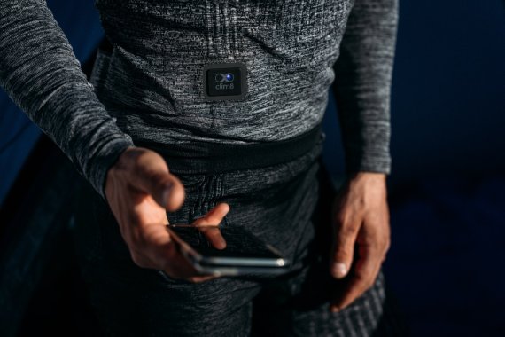Die Funktionsunterwäsche lässt sich via Smartphone-App steuern 