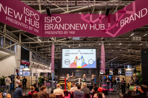 Nachgestellter Boxring in dem ein Start-Up Pitch stattfindet