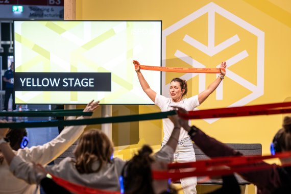 Kathrin Messer, Mastertrainerin bei Blackroll, auf der ISPO Munich