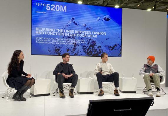 20250313_H1: Fashion goes Sports_Talk 520M by Highsnobiety Vier Leute im Talk bei der ISPO Munich