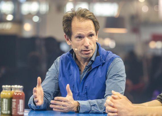 Greg Nieuwenhuys auf der ISPO 2024 im Talk