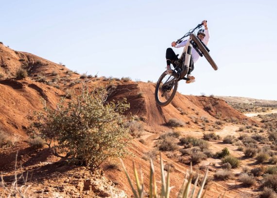 Person on a mountain bike in a canyon with Fidlock product on the bike