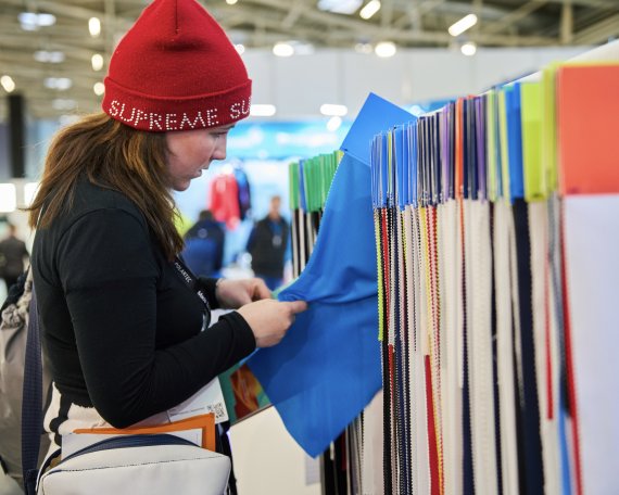 Ausstellung von Stoffen auf der ISPO Munich