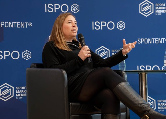 Kersti Lutz (CEO Billie Jean King Cup) im Talk bei SPORT BRAND MEDIA auf der ISPO 2024 über Frauen im Sport und Sportmanagement.