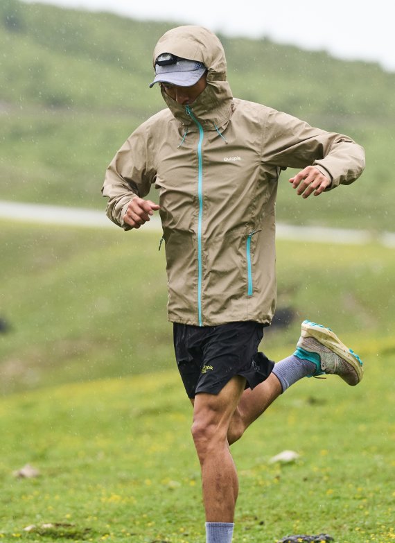 ISPO Award Winner: Die Vita Shell Jacke von Outopia