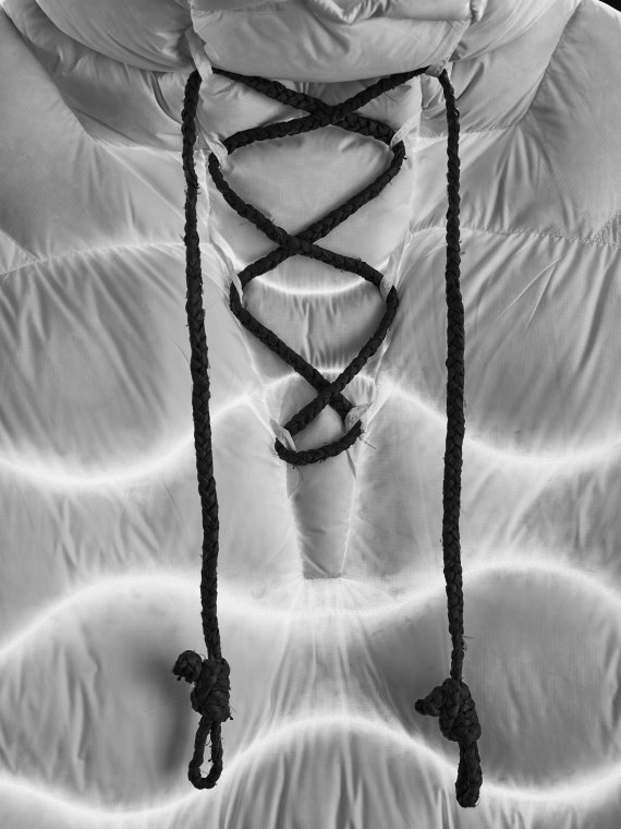 ISPO Award Gewinner: Der R&D Helium Loop Anorak von Peak Performance