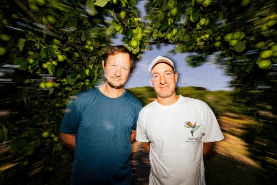 Galahad und Asher Clark haben das Unternehmen Vivobarefoot gegründet