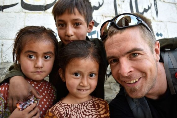 Dani Arnold with kids in Pakistan