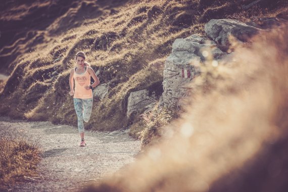 mb-en-P2P8891 Ingalena Heuck goes for a run in the mountains