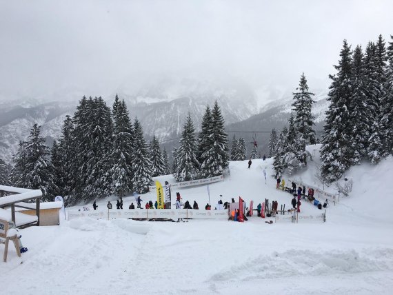 Die Aussteller bei der ISPO ON SNOW PREVIEW an der Kreuzeck-Bergstation.