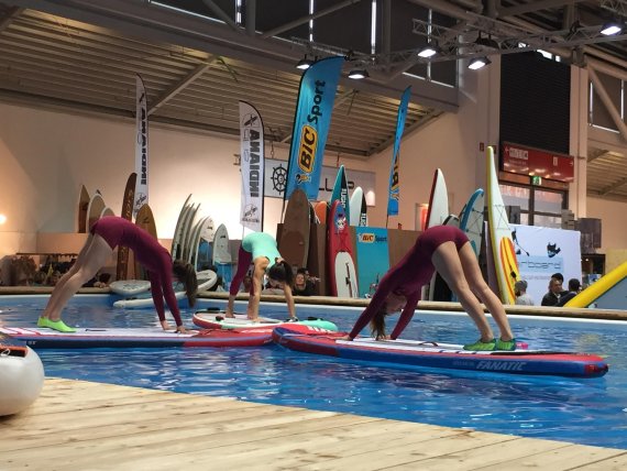 mb-sup-yoga-2 Eine gute Balance und Körperspannung ist auf dem SUP-Board erst recht gefragt.