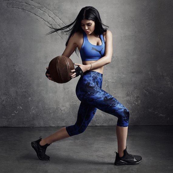 Der Sportartikelhersteller setzt bei seiner Marketing-Strategie auf prominente Gesichter aus dem Show-Business: Kylie Jenner im Puma-Dress.