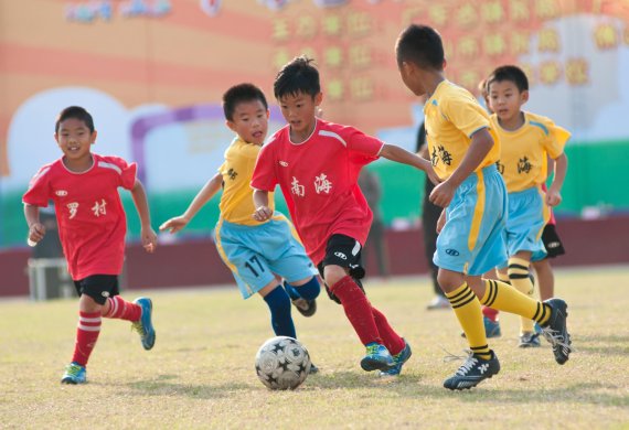 mb-en-china-fussball7 Chinese children playing soccer