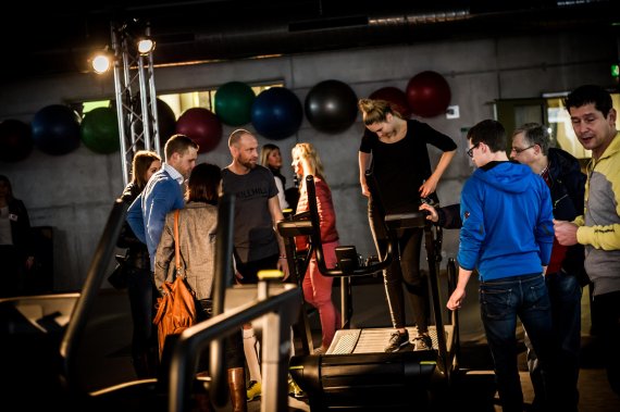mb-160405-Bilder Roadshow Skillmill Muenchen Funktioniert nicht wie ein gewöhnliches Laufband und ist deswegen flexibler im Einsatz: Skillmill von Technogym.