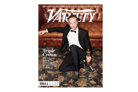 Star-Kameramann Emmanuel Lubezki trägt die Schuhe von On auf dem Cover des Star-Magazins „Variety“: Der gebürtige Mexikaner hat zwischen 2013 und 2015 drei Oskars für die beste Kamera erhalten.