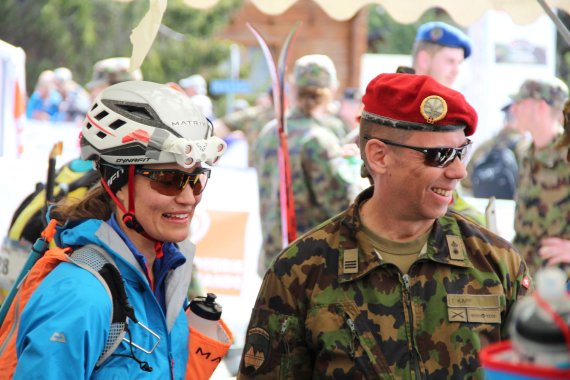 mb-patrouille4 Prominenteste Teilnehmerin 2016 bei den Frauen: Pippa Middleton, 32-jährige Schwester von Kate Middleton, Herzogin von Cambridge und Ehefrau von Prinz William strahlend nach Zieleinlauf nach 15 Stunden.