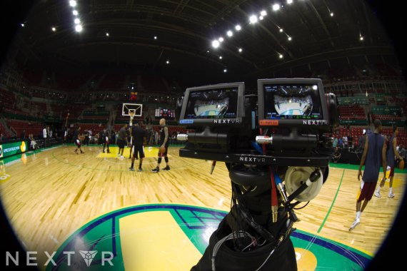 mb-160427-NBA-nextvr_4 A place you normally can't go – NextVR has cooperated with the NBA to bring you directly onto the field. This way you are a part of the game.