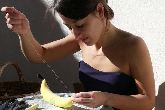 Alexandra Bowers nähte die ersten Boot Bananas daheim in ihrer der Wohnung.