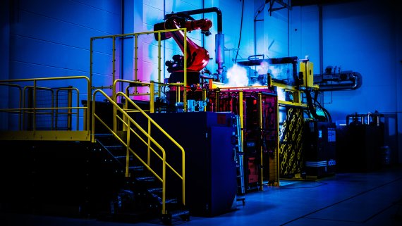 mb-Speedfactory-Adidas-2 Menschen werden kaum mehr gebraucht, dafür kann die Produktion an vielen Orten gleichzeitig stattfinden.