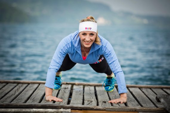mb-160517-NeuerInhalt-1 Neben dem Skaten macht Anni Friesinger-Postma Core-Training: Liegestütze, Sit-ups, Sprünge, Seitstütz und Co.