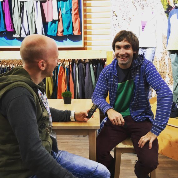 mb-160607-IMG_0174 (1) Chris Sharma im Gespräch mit ISPO.com-Redakteur Julian Galinski.