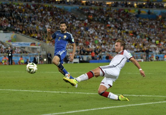 mb-160609-Mario Goetze WM Finale 2014 Tor Mario Götze erzielt im WM-Finale 2014 das entscheidende Tor gegen Argentinien, an seinem Siegtorfuß: der Nike Magista Obra.