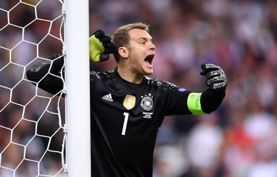 mb-manuel-neuer-werbung Manuel Neuer verdient nicht nur als Torwart, sondern auch als Testimonial gutes Geld.