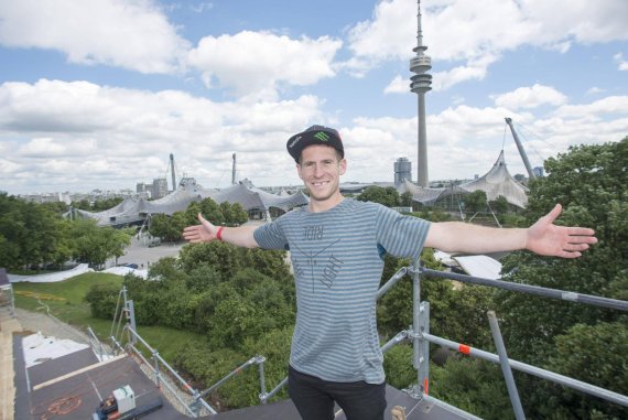 mb-Sam-Pilgrim-Muenchen „Ich liebe es hier“, sagt Pilgrim über den Olympiapark in München.