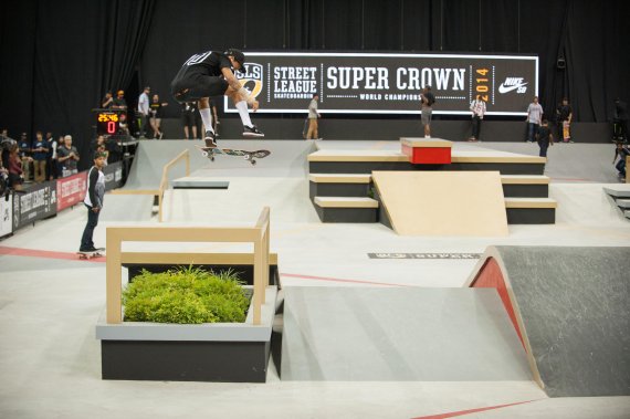 Nyjah Huston, Backside Kickflip im Finale der SLS Super Crown. 