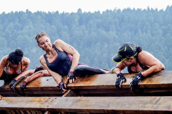 Women overcome obstacles – as here, in the steeplechase.