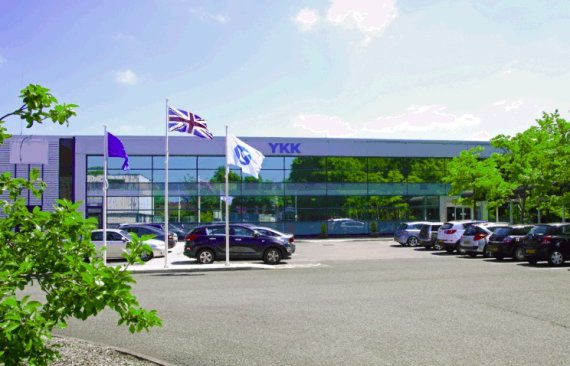 Das ist YKK: Die Europa-Zentrale in in Runcorn, Cheshire, zwischen Liverpool und Manchester.