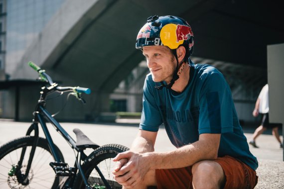 mb-en-Tom-Oehler-Portrait-Bild Tom Oehler already biked in the most faraway places of the world with his bike.