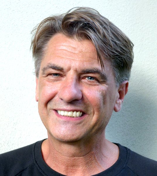 Stefan Wolf ist Gründer und CEO der pop that tag GmbH.